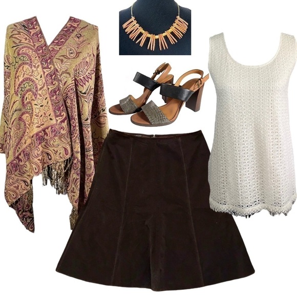 Paisley Print Metallic Gold and Magenta Tasseled Shawl - Picture 10 of 13